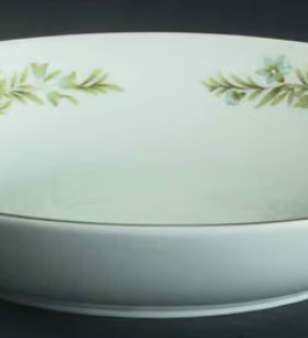 Creative Manor Garlands of Glory 10 in Oval Serving Bowl